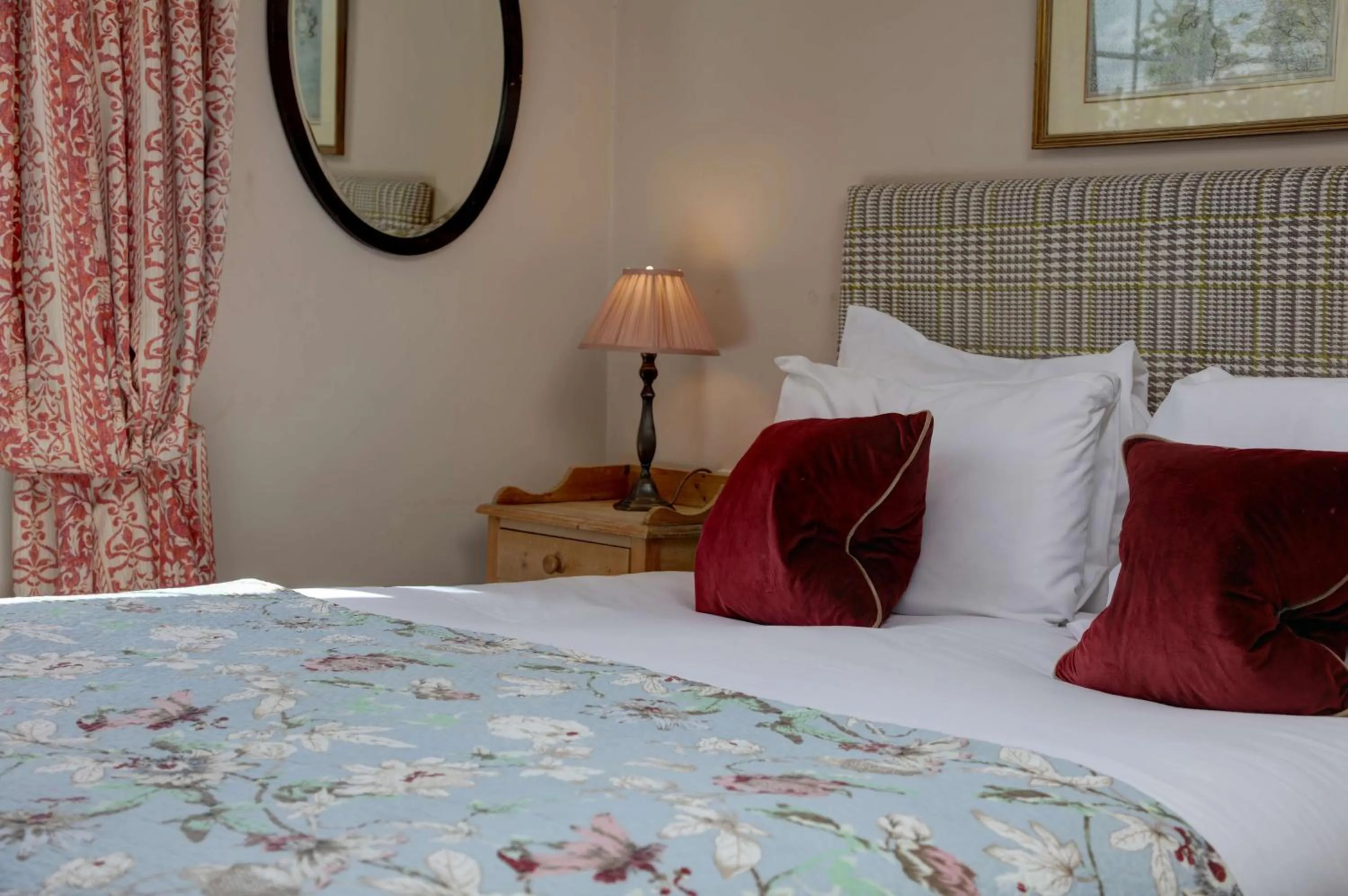 Photo of the whole room, Bed in The Moonraker Hotel