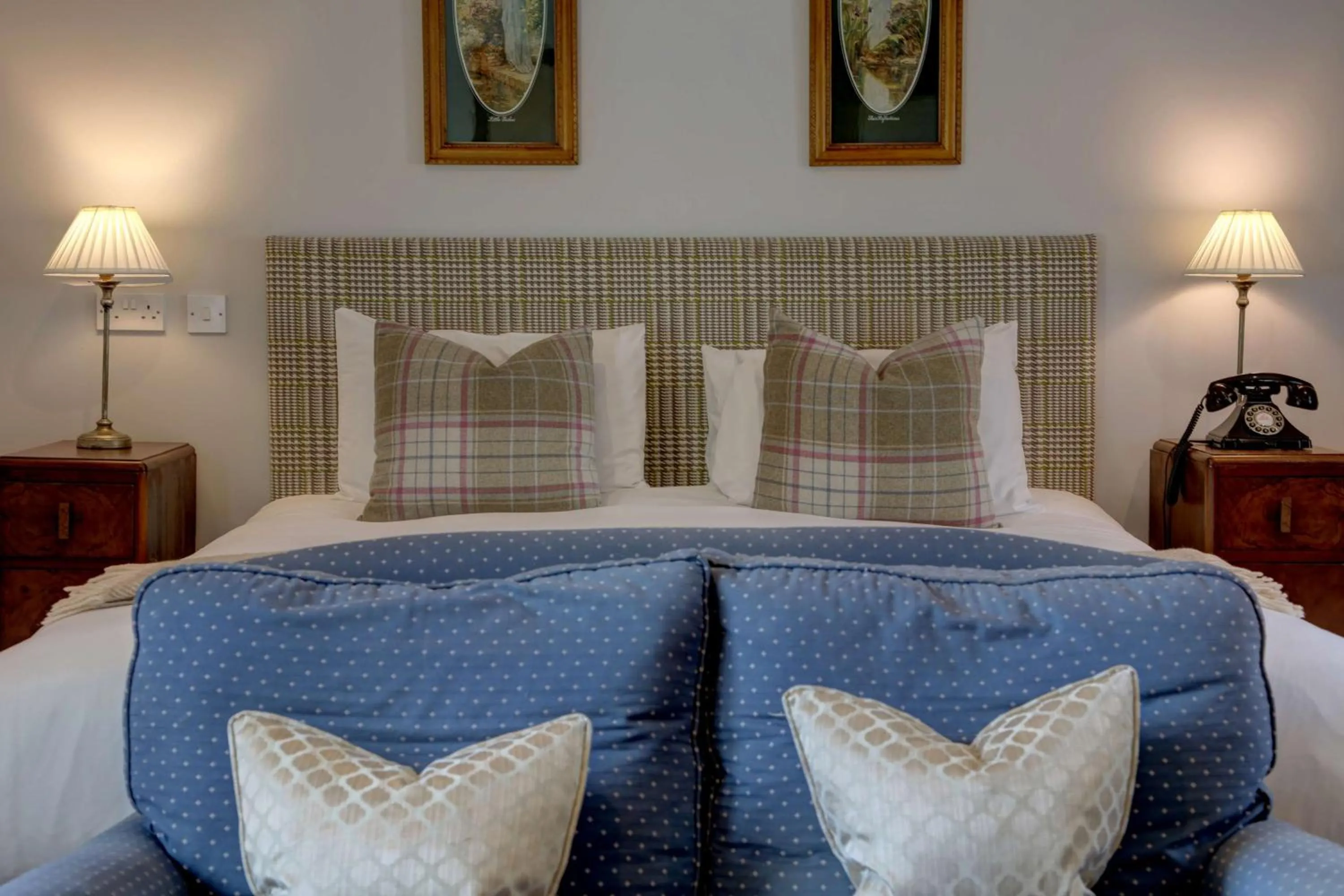 Photo of the whole room, Bed in The Moonraker Hotel