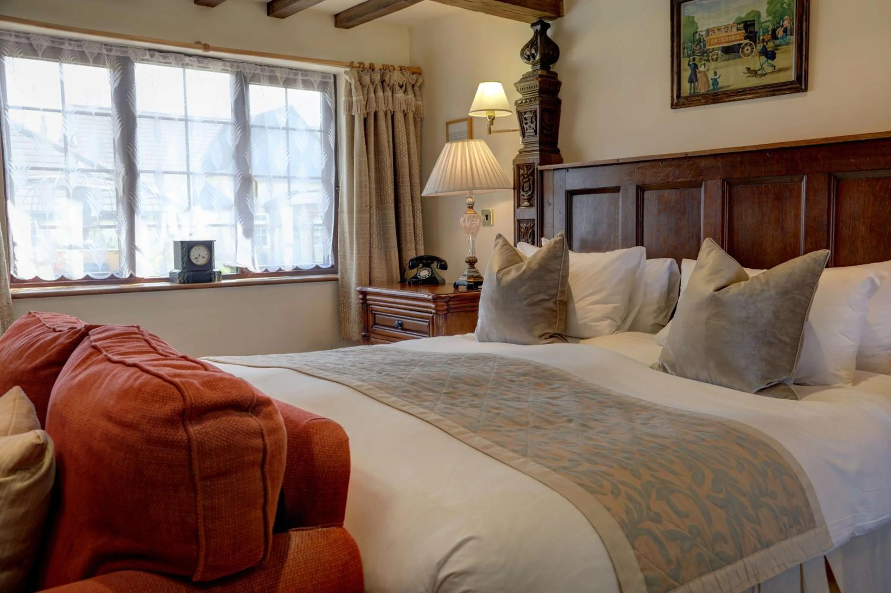 Photo of the whole room, Bed in The Moonraker Hotel