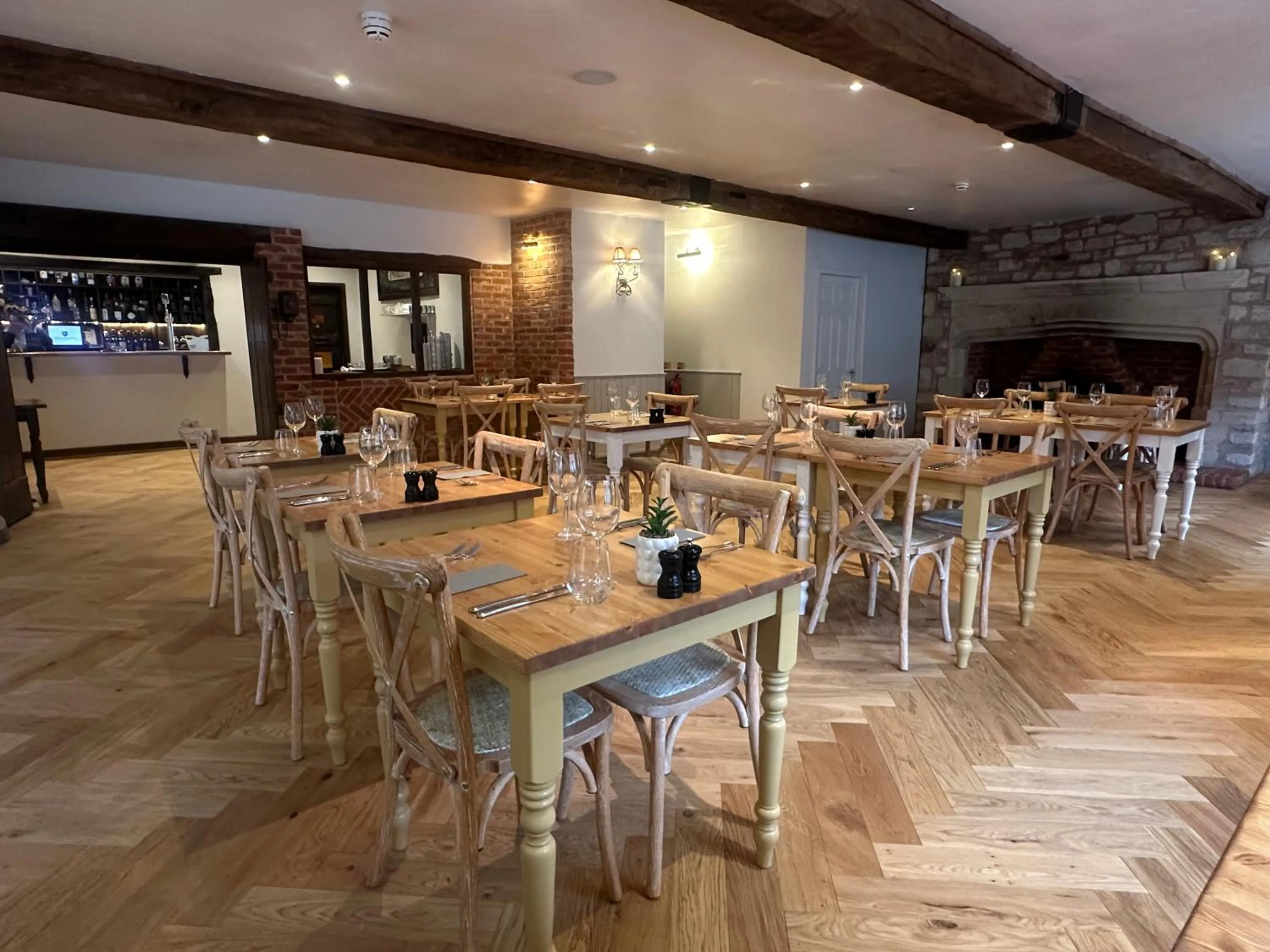 Restaurant/places to eat in The Moonraker Hotel