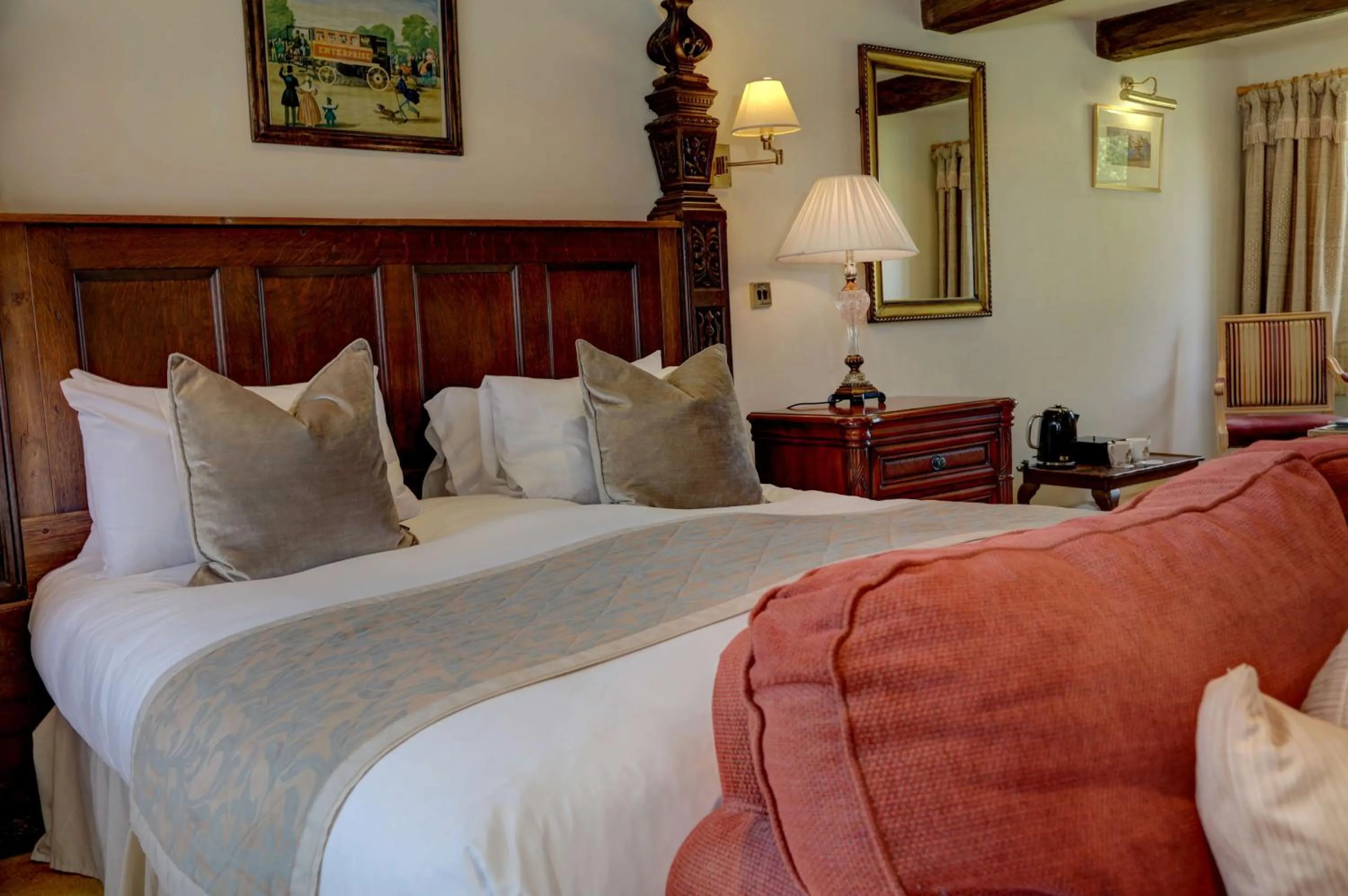 Photo of the whole room, Bed in The Moonraker Hotel