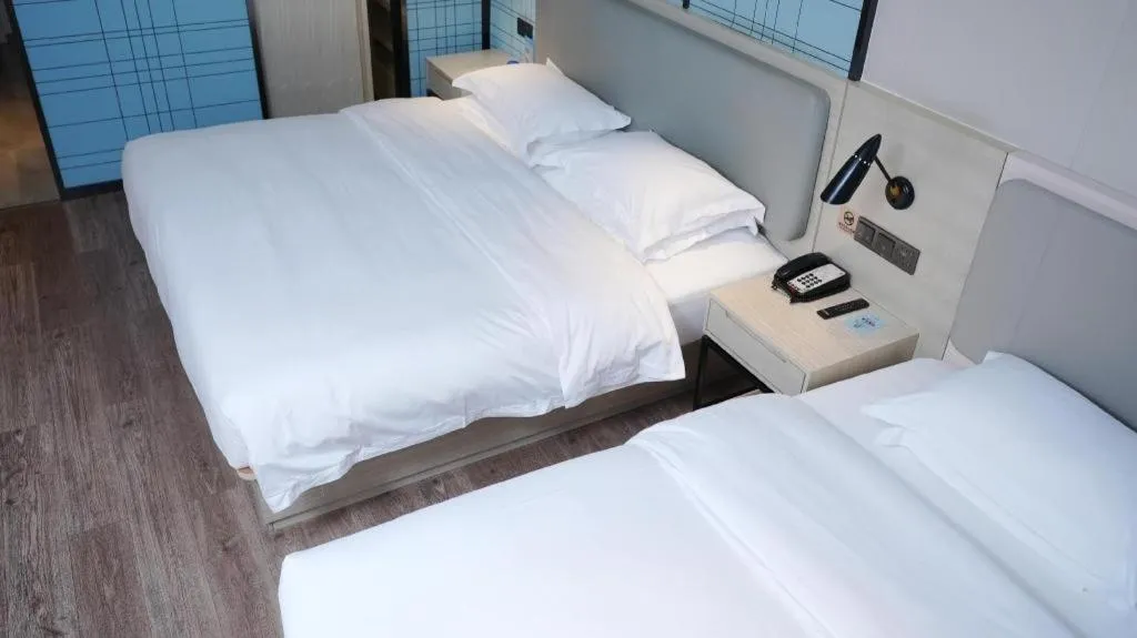 Bed in Echarm Hotel Changsha Guihua Park Metro Station