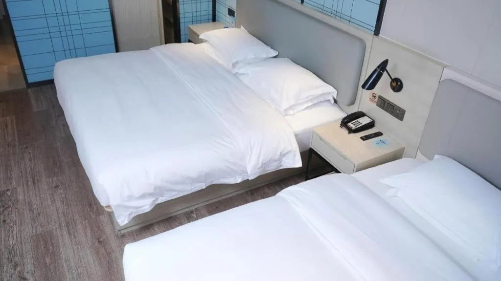 Bed in Echarm Hotel Changsha Guihua Park Metro Station