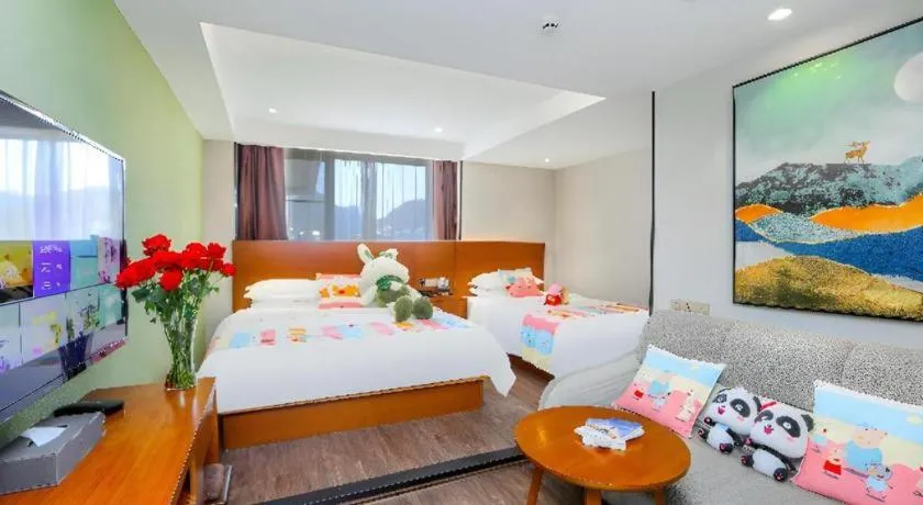 Bed in Immersing Hotel Guilin Two Rivers and Four Lakes Dongxi Alley