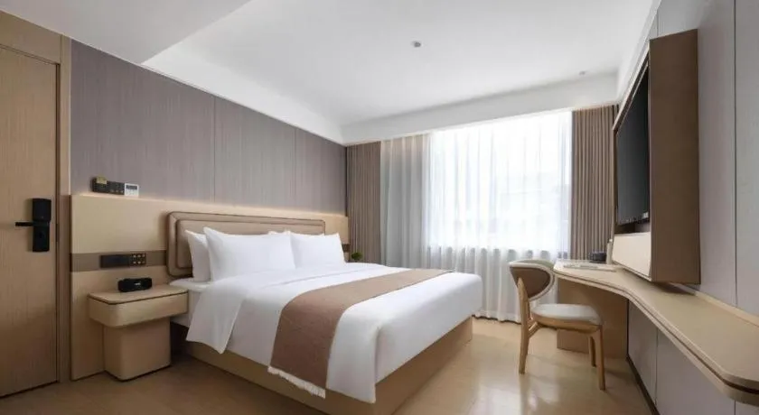 Bed in Immersing Hotel Guilin Two Rivers and Four Lakes Dongxi Alley