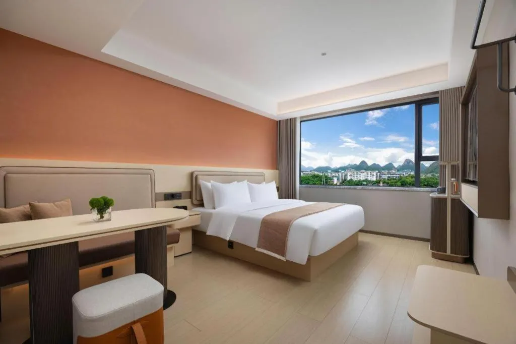 Bed in Immersing Hotel Guilin Two Rivers and Four Lakes Dongxi Alley
