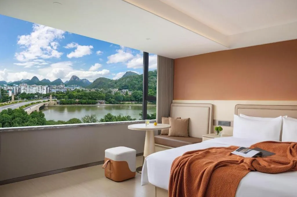 Bed in Immersing Hotel Guilin Two Rivers and Four Lakes Dongxi Alley