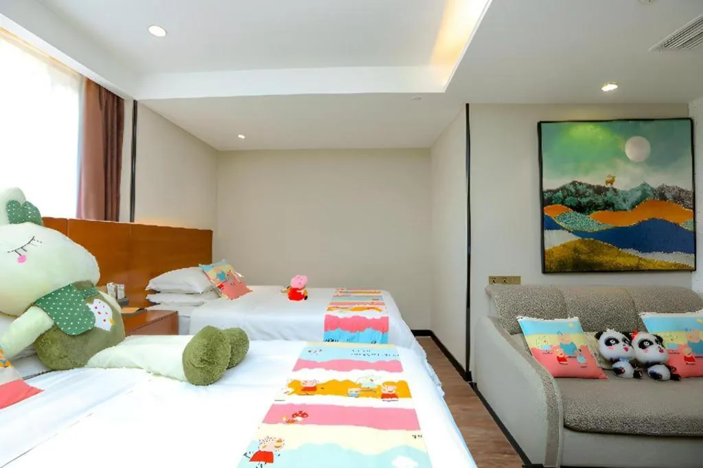 Bed in Immersing Hotel Guilin Two Rivers and Four Lakes Dongxi Alley