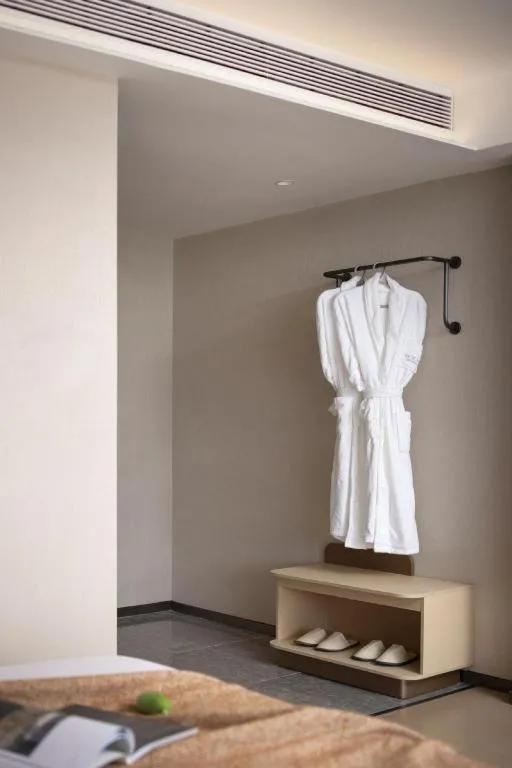 Bed in Immersing Hotel Guilin Two Rivers and Four Lakes Dongxi Alley