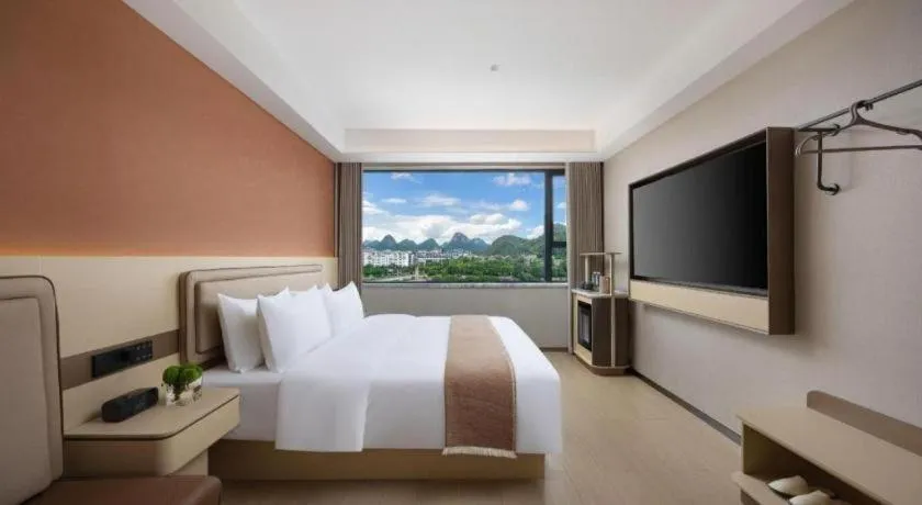 Bed in Immersing Hotel Guilin Two Rivers and Four Lakes Dongxi Alley