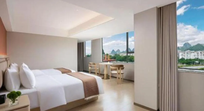 Bed in Immersing Hotel Guilin Two Rivers and Four Lakes Dongxi Alley