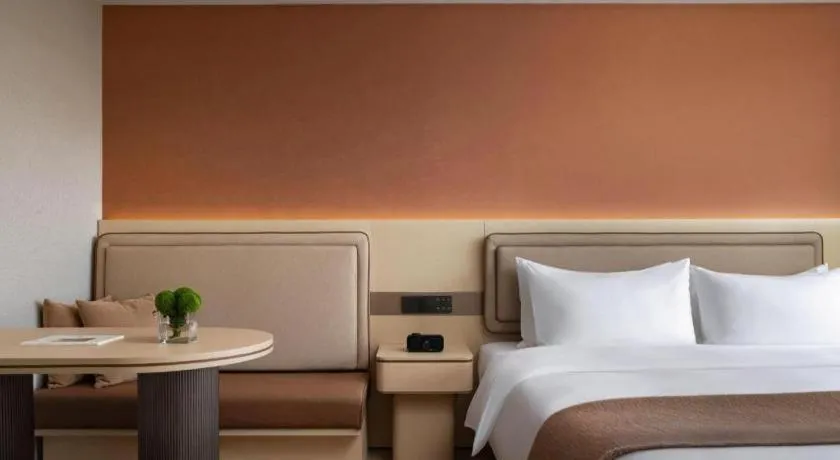 Bed in Immersing Hotel Guilin Two Rivers and Four Lakes Dongxi Alley