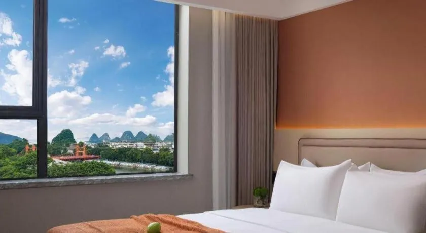 Bed in Immersing Hotel Guilin Two Rivers and Four Lakes Dongxi Alley