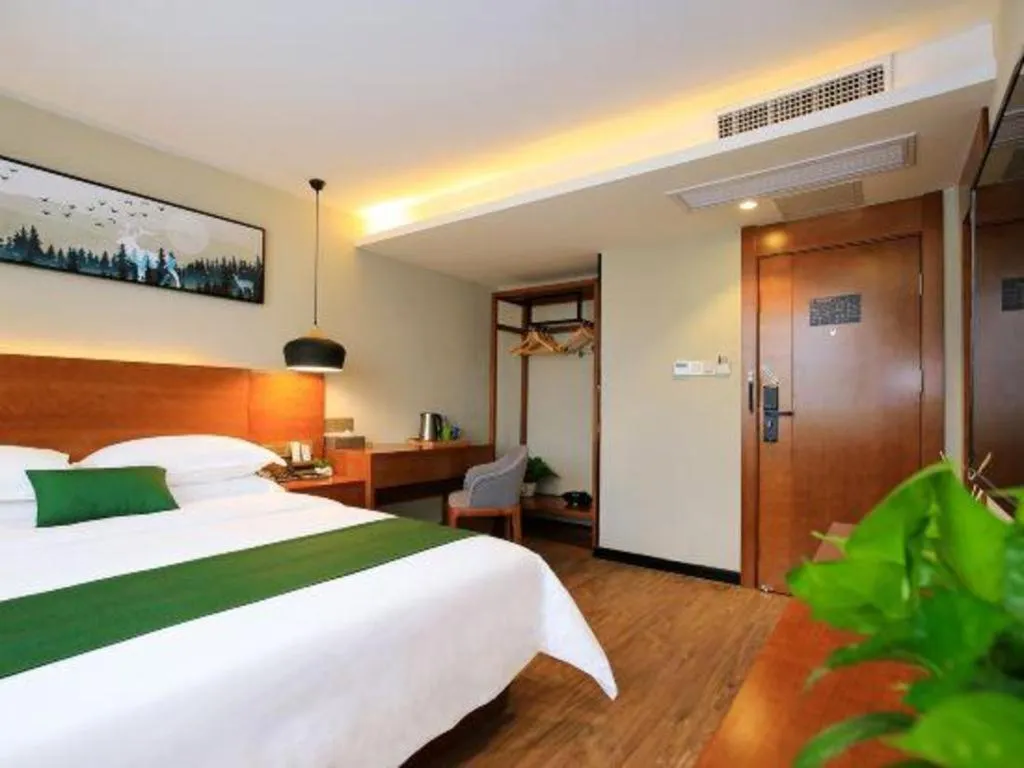 Bed in Immersing Hotel Guilin Two Rivers and Four Lakes Dongxi Alley
