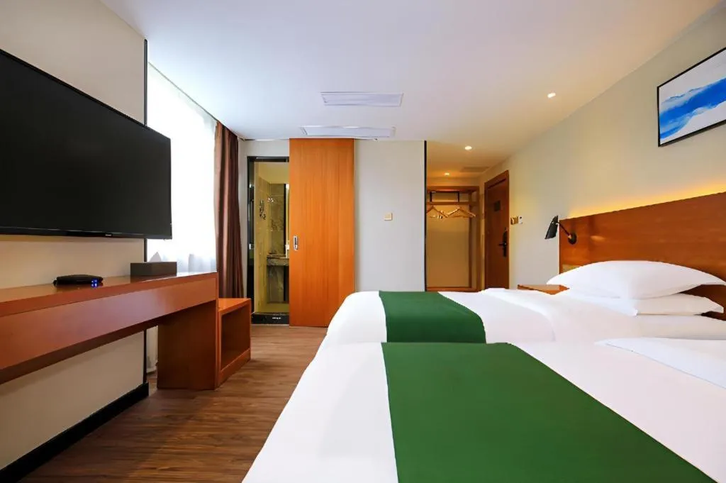 Bed in Immersing Hotel Guilin Two Rivers and Four Lakes Dongxi Alley