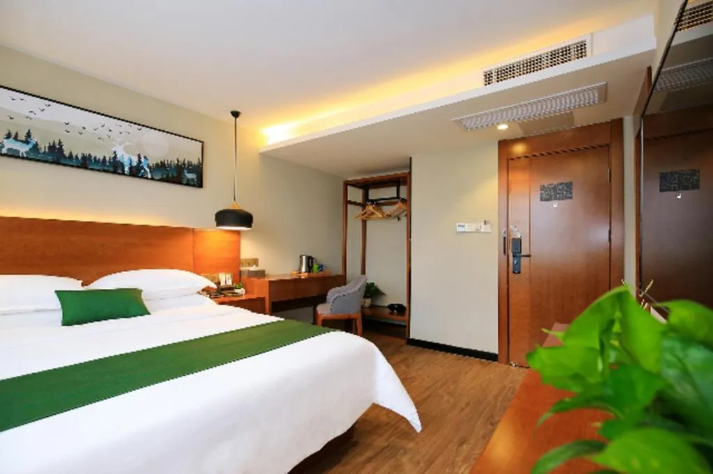 Bed in Immersing Hotel Guilin Two Rivers and Four Lakes Dongxi Alley