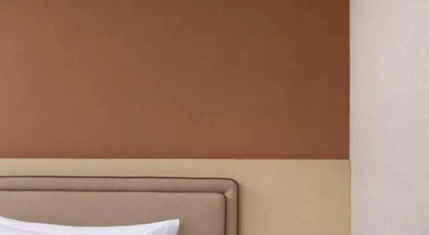 Bed in Immersing Hotel Guilin Two Rivers and Four Lakes Dongxi Alley