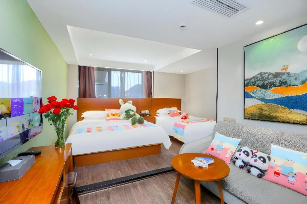 Bed in Immersing Hotel Guilin Two Rivers and Four Lakes Dongxi Alley