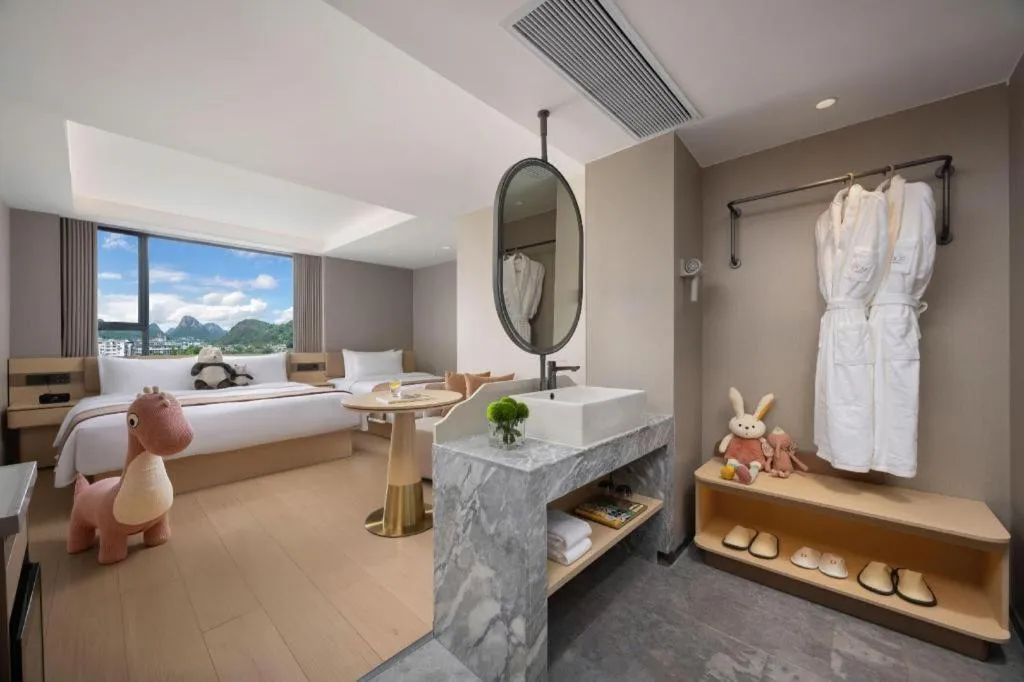 Bed in Immersing Hotel Guilin Two Rivers and Four Lakes Dongxi Alley