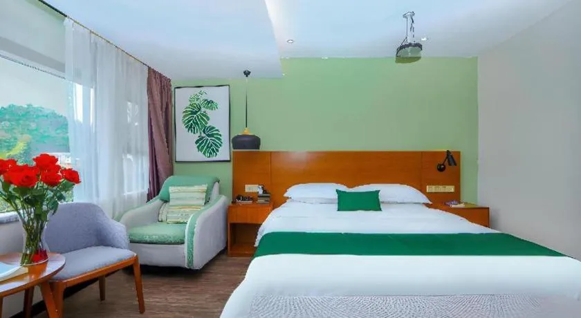 Bed in Immersing Hotel Guilin Two Rivers and Four Lakes Dongxi Alley