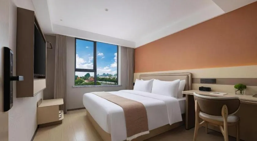 Bed in Immersing Hotel Guilin Two Rivers and Four Lakes Dongxi Alley