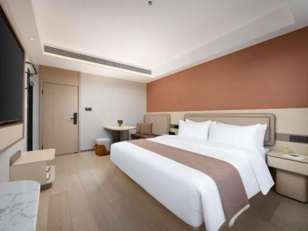 Bed in Immersing Hotel Guilin Two Rivers and Four Lakes Dongxi Alley