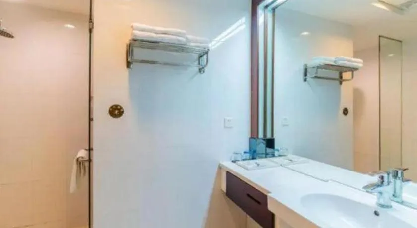 Borrman Hotel Guangzhou Changlong Shiqiao Metro Station