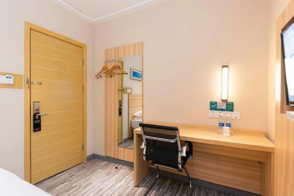 Bed in Jtour Inn Huanggang Hongan Lieshi Lingyuan