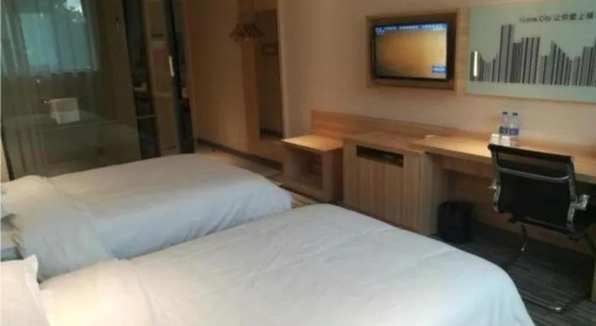 Bed in Jtour Inn Huanggang Hongan Lieshi Lingyuan