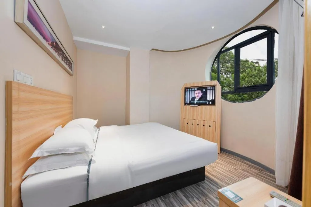 Bed in Jtour Inn Huanggang Hongan Lieshi Lingyuan