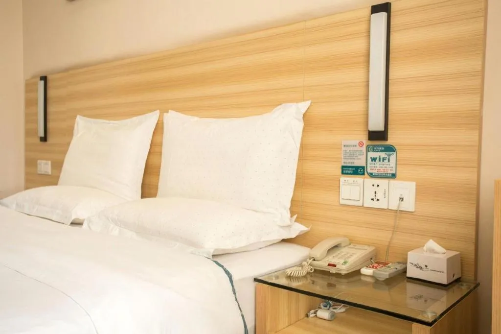 Bed in Jtour Inn Huanggang Hongan Lieshi Lingyuan