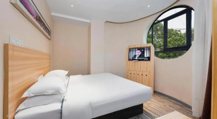 Bed in Jtour Inn Huanggang Hongan Lieshi Lingyuan