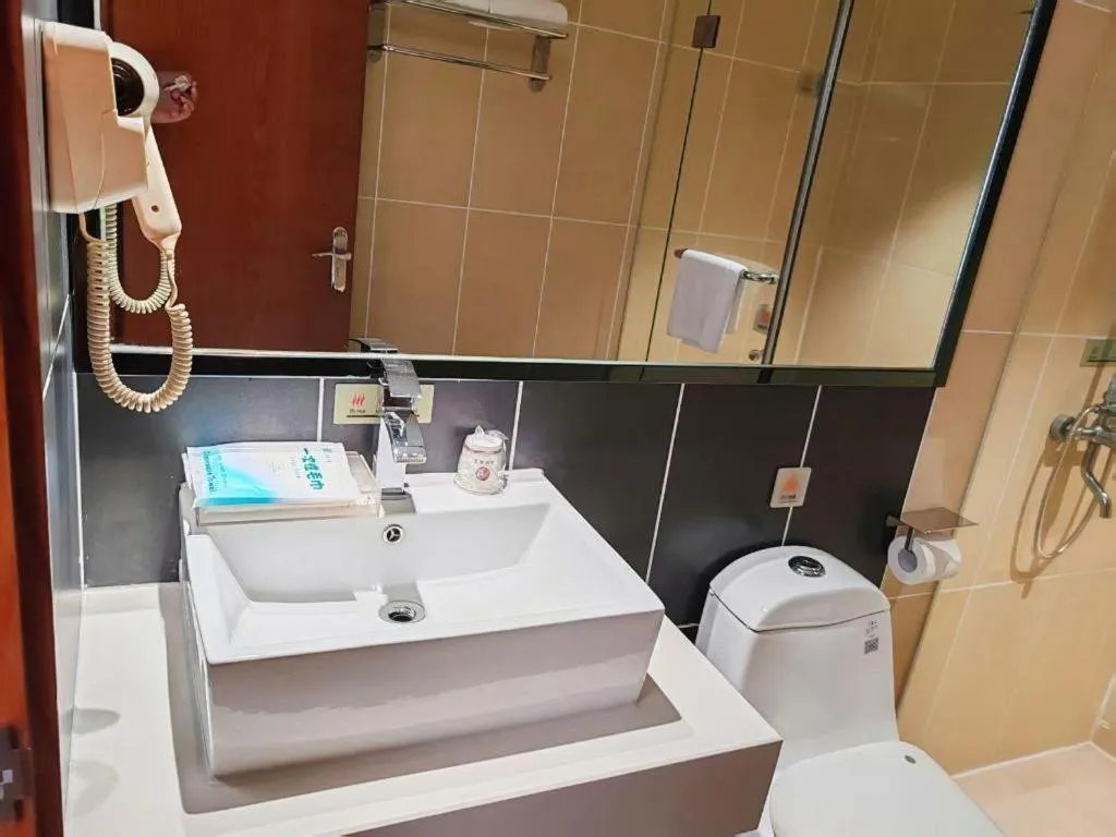 JTOUR Inn Maoming Gaozhou Guabangling Park