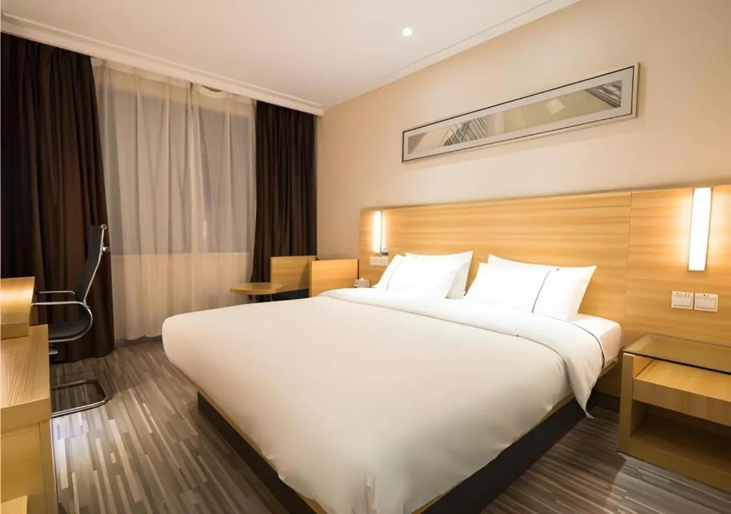 Bed in City Comfort Inn Wuhan East Lake Scenic Area Happy Valley