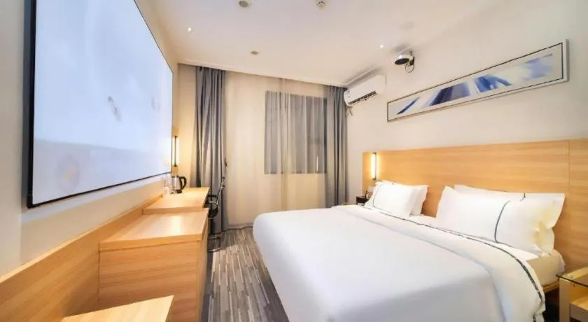 Bed in City Comfort Inn Wuhan East Lake Scenic Area Happy Valley