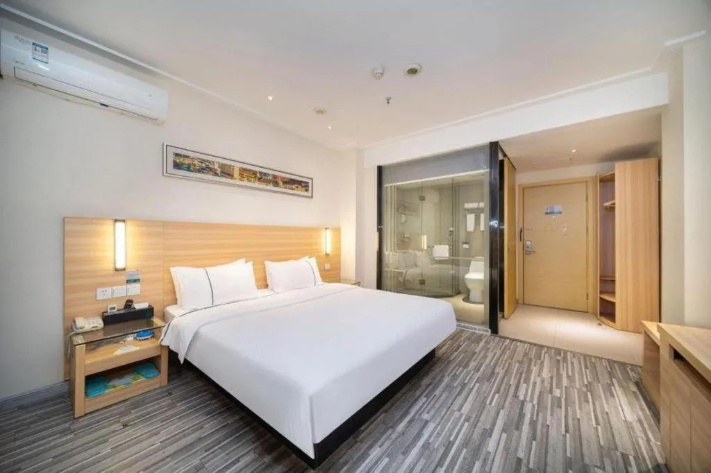 Bed in City Comfort Inn Wuhan East Lake Scenic Area Happy Valley