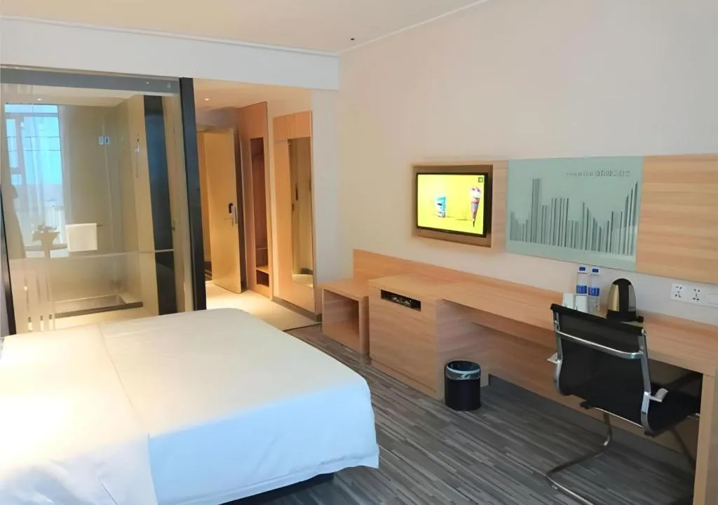 Bed in City Comfort Inn Wuhan East Lake Scenic Area Happy Valley