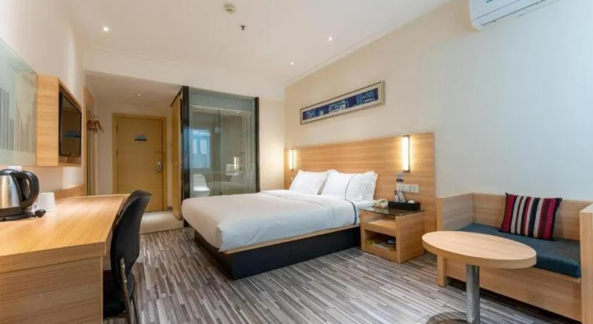 Bed in City Comfort Inn Wuhan East Lake Scenic Area Happy Valley