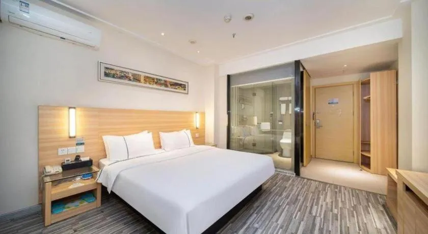 Bed in City Comfort Inn Wuhan East Lake Scenic Area Happy Valley