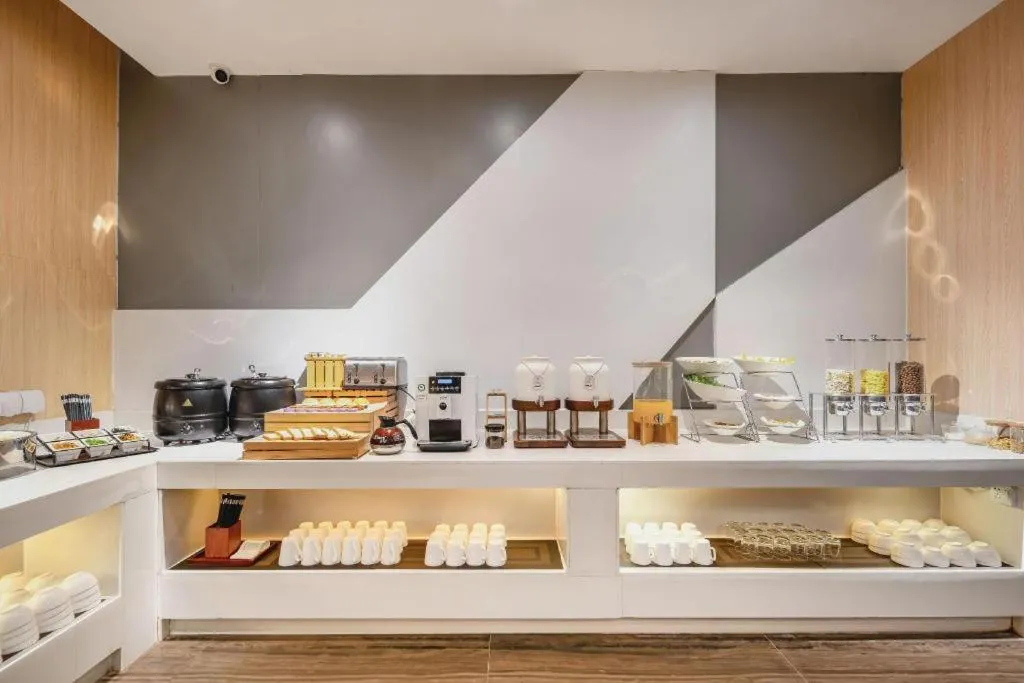 Borrman Hotel Fangchenggang High-speed Railway North Station Crystal International