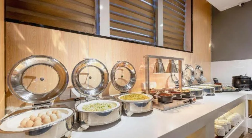 Borrman Hotel Fangchenggang High-speed Railway North Station Crystal International