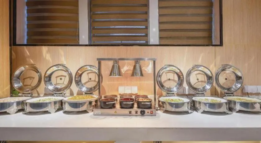 Borrman Hotel Fangchenggang High-speed Railway North Station Crystal International