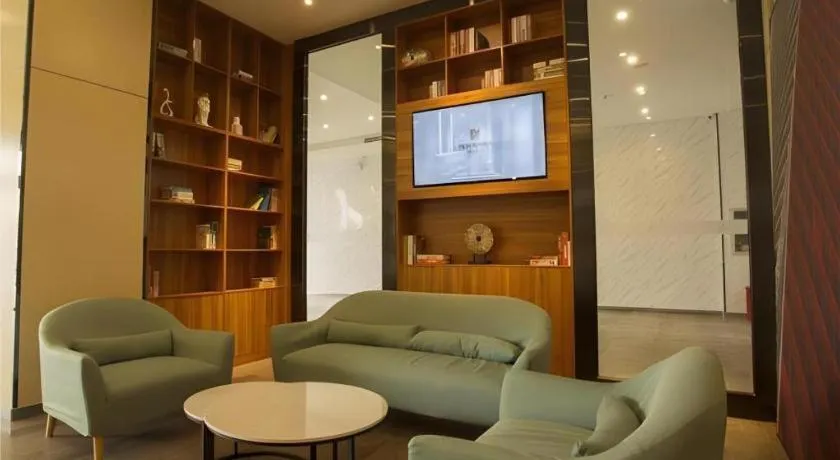 Borrman Hotel Fangchenggang High-speed Railway North Station Crystal International