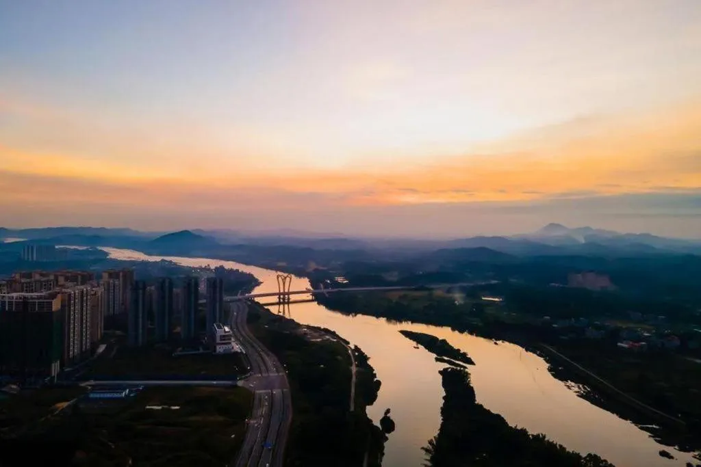 Borrman Hotel Fangchenggang High-speed Railway North Station Crystal International