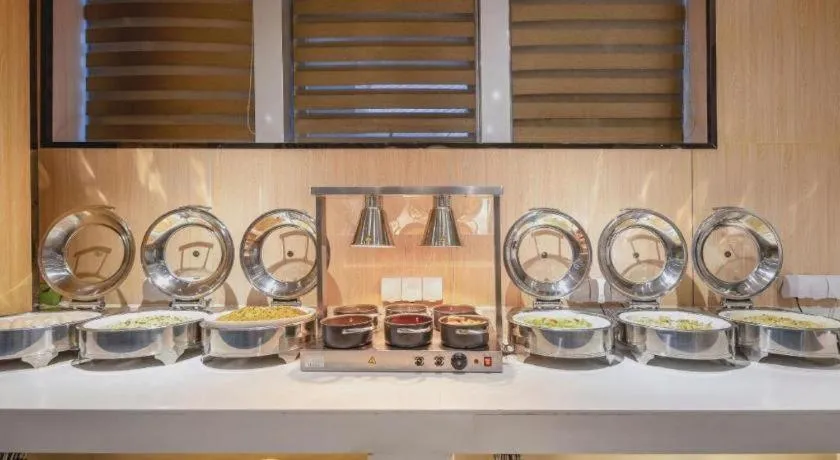 Borrman Hotel Fangchenggang High-speed Railway North Station Crystal International