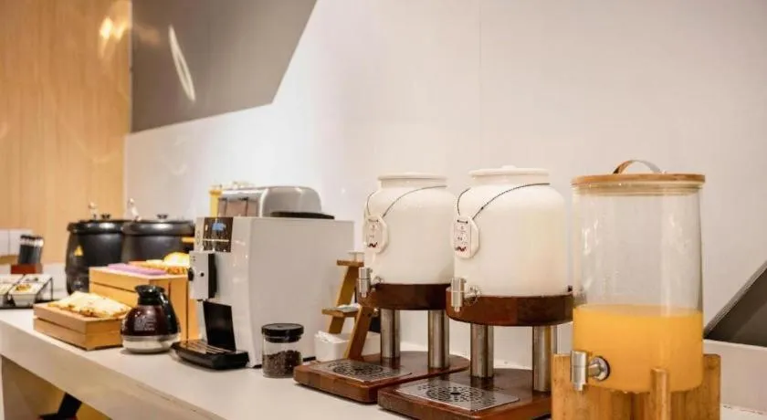 Borrman Hotel Fangchenggang High-speed Railway North Station Crystal International