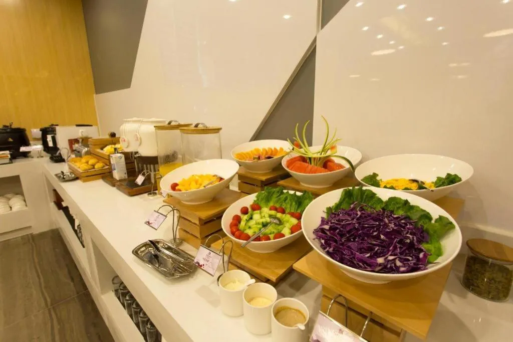 Borrman Hotel Fangchenggang High-speed Railway North Station Crystal International