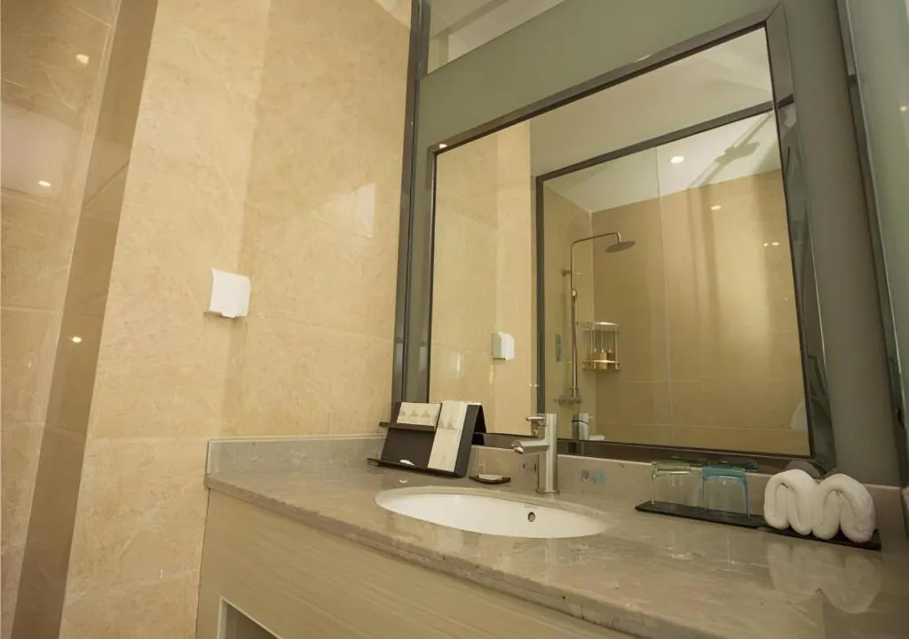 Borrman Hotel Fangchenggang High-speed Railway North Station Crystal International