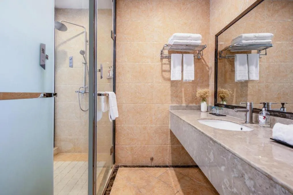 Borrman Hotel Fangchenggang High-speed Railway North Station Crystal International