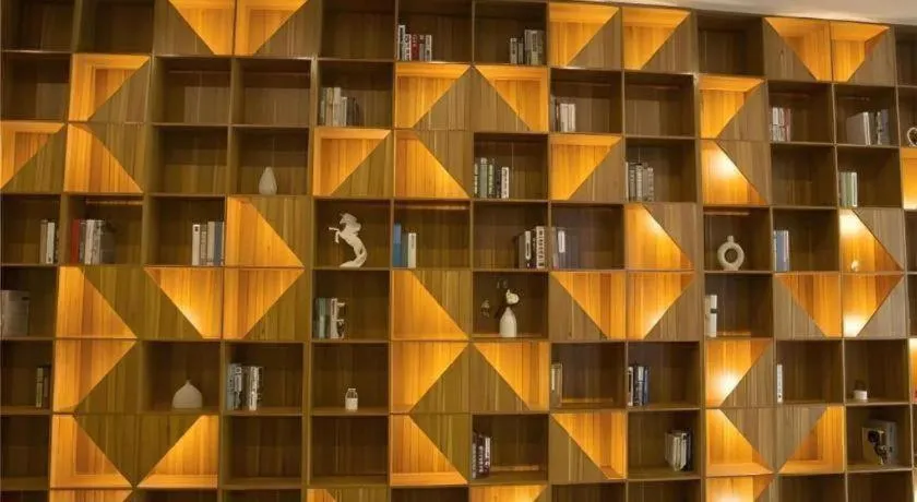 Borrman Hotel Fangchenggang High-speed Railway North Station Crystal International